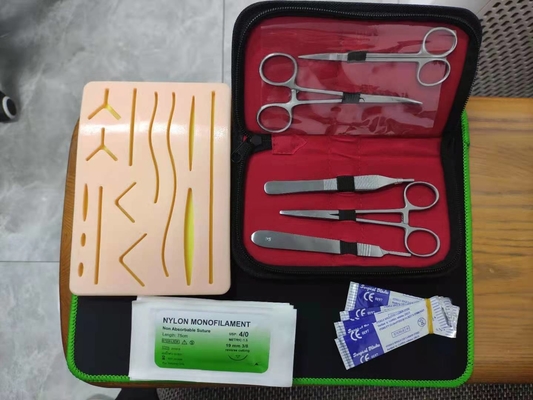 의대생들 상등품을 위한 수술용 봉합사 연습 장비